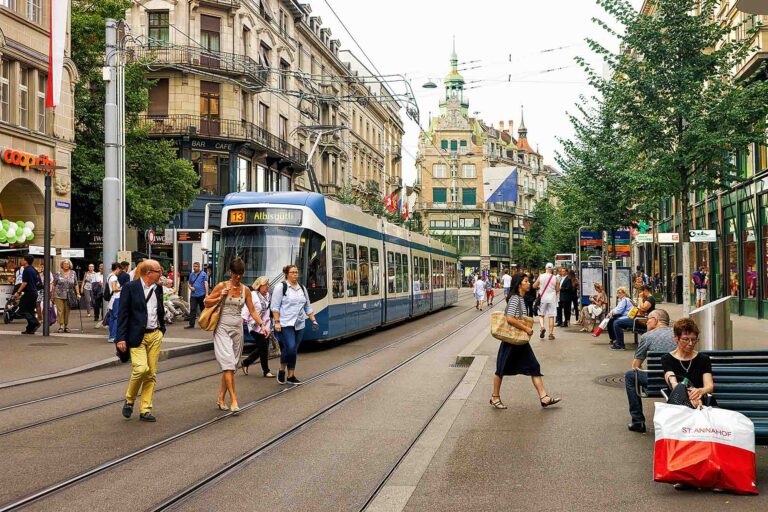 Bahnhofstrasse, Zurich - Premier Shopping Destination and Scenic Boulevard