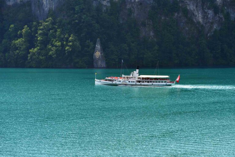 Scenic Lake Lucerne Boat Cruise in Switzerland - Enjoy Majestic Views of the Swiss Alps from the Water
