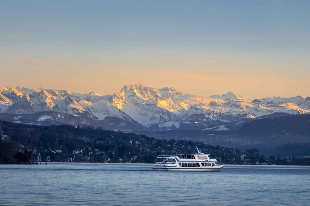 Scenic Lake Zürich Boat Cruise in Switzerland - Enjoy the Stunning Views of the City and Surrounding Nature
