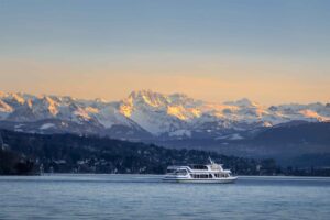 Scenic Lake Zürich Boat Cruise in Switzerland - Enjoy the Stunning Views of the City and Surrounding Nature