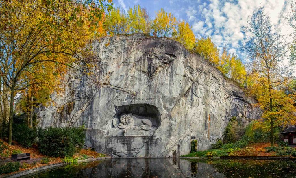 Iconic Lion Monument in Switzerland - Pay Tribute to the Swiss Guards of the Tuileries