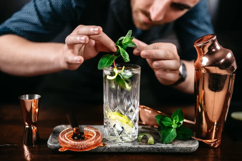 Apéro at Waves Bar: Enjoying a delightful evening with drinks and appetizers in a vibrant and cozy atmosphere.