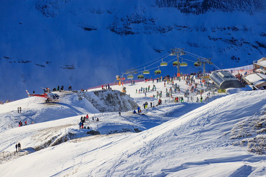 Grindelwald – Wengen Ski Resort: A winter paradise nestled in the Swiss Alps, offering thrilling slopes and stunning alpine views.