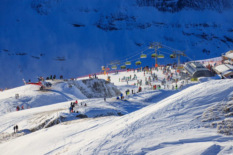 Grindelwald – Wengen Ski Resort: A winter paradise nestled in the Swiss Alps, offering thrilling slopes and stunning alpine views.