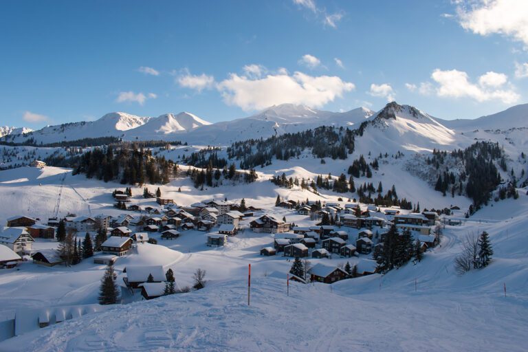 Stoos Ski Resort: A hidden gem in the Swiss Alps offering breathtaking slopes and panoramic mountain views